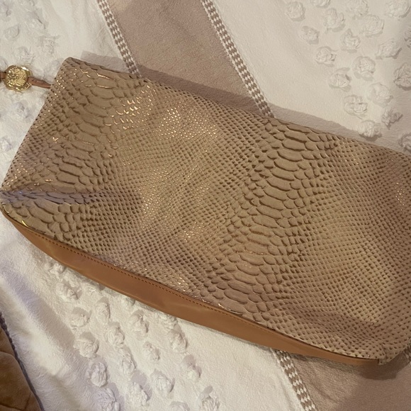 Vince Camuto folding clutch/purse - Picture 6 of 7